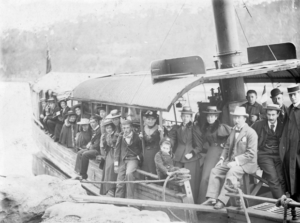 Womerah ferry with passengers